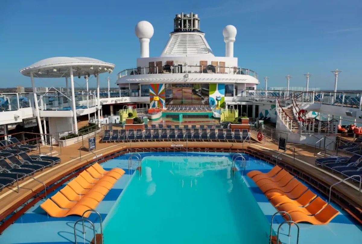 https://media.leisurecom.com/cruise/image-2024-12-03-16-07-56.webp
