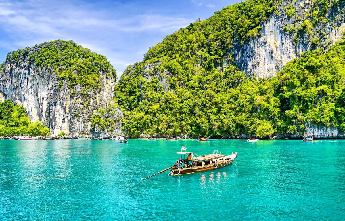 https://media.leisurecom.com/cruise/image-2025-05-23-11-39-19.webp